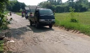 Jalan Adam Satu Desa Ciledug