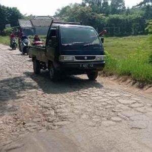 Jalan Adam Satu Desa Ciledug