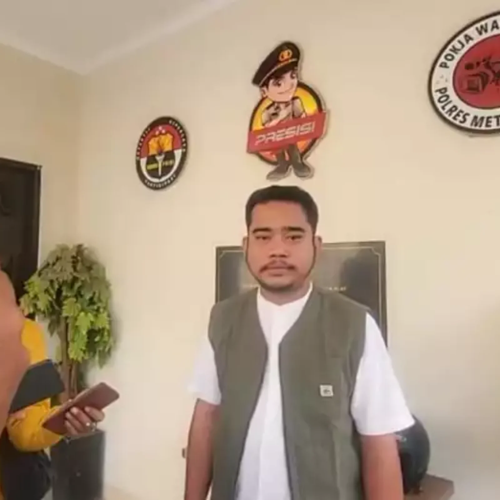 Penghinaan Foto Bupati Bekasi