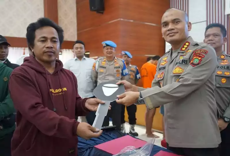 Polres Metro Bekasi Kembalikan Sepeda Motor