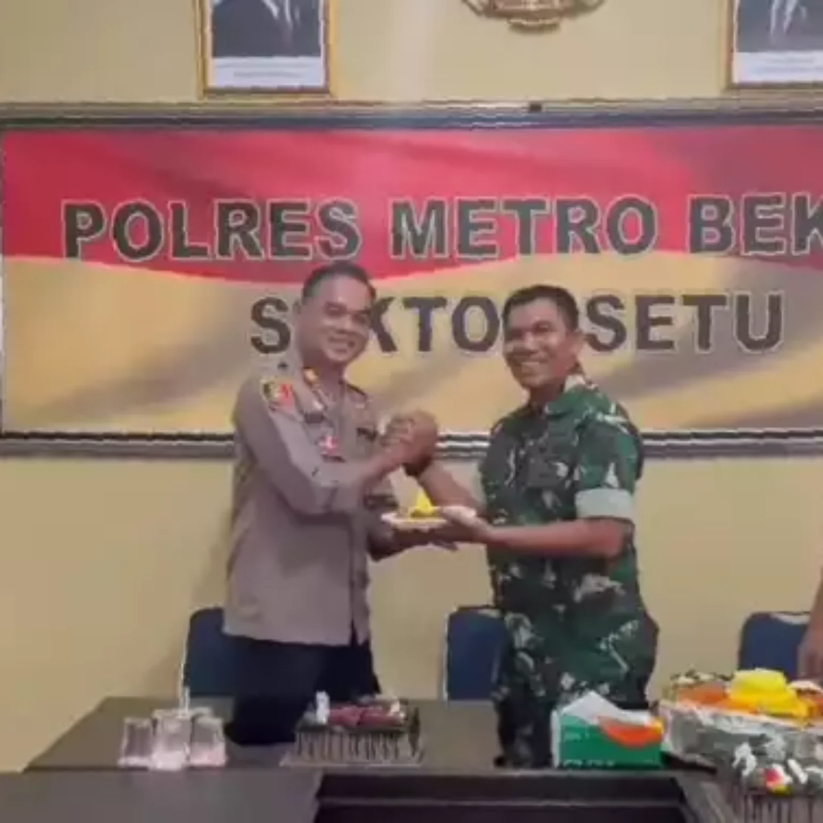 Polsek Setu Terima Kejutan Muspika Setu
