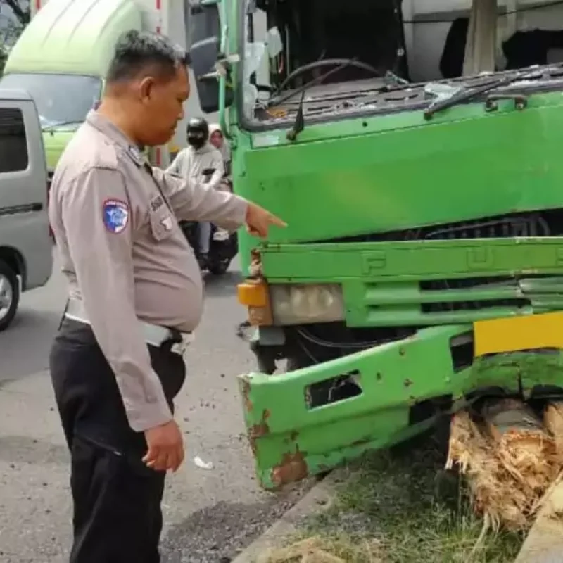 Kecelakaan Truk Fuso