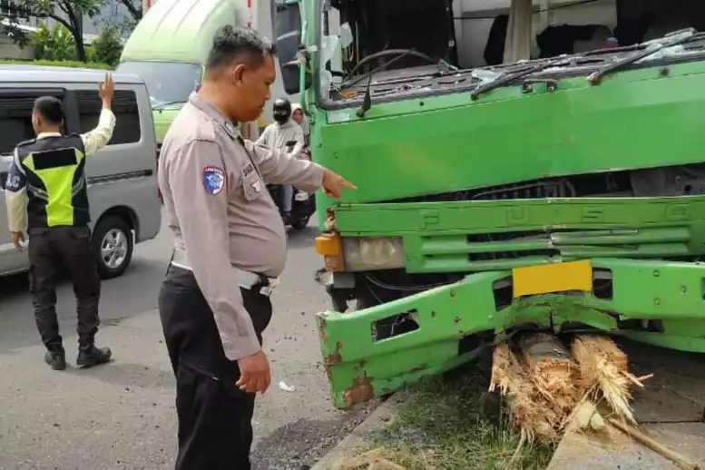 Kecelakaan Truk Fuso