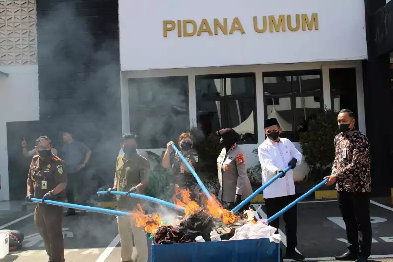 IMG-20260410-WA0008 Pemusnahan Barang Bukti Kejari Kabupaten Bekasi